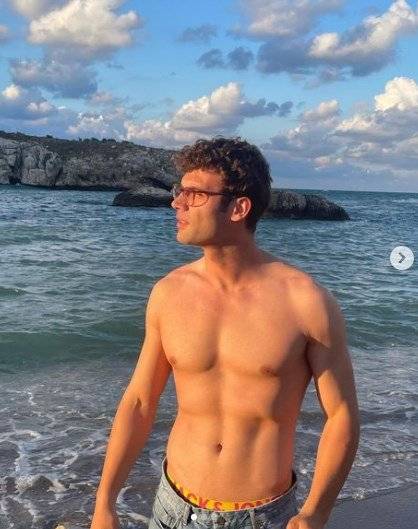 Caner Topçu, yaz aylarından kalma paylaşımıyla sosyal medyayı ateşe verdi!.. 8
