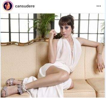 Cansu Dere'nin seksi pozuna, rol arkadaşından mesaj! Özge Özpirinçci'nin çok sevdiği pantalon! Ezgi Mola'ya kamera arkasından gizli çekim! 10