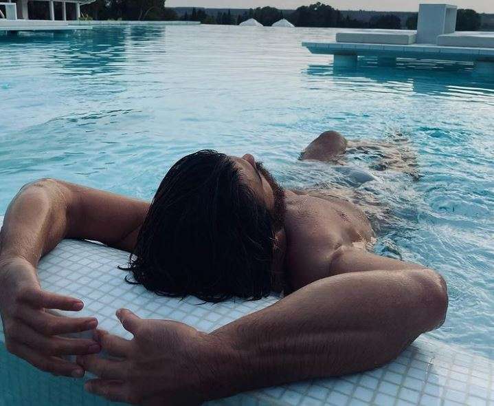 Can Yaman'da büyük bir değişim var, fark ettiniz mi? 7