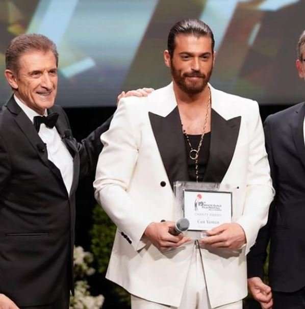 Can Yaman öyle büyük bir karar verdi ki, aldığı ödül şevkini daha da artırdı! 7