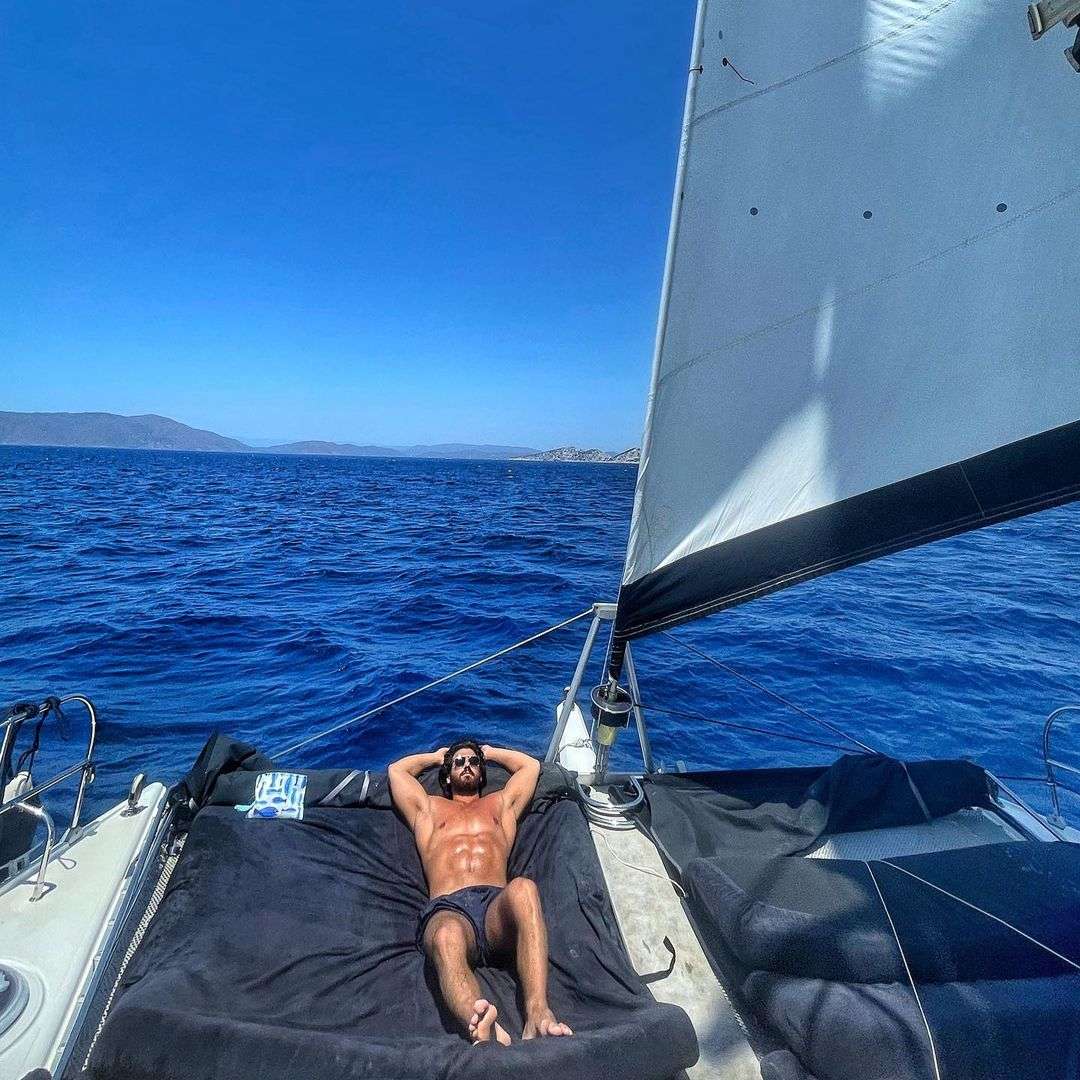 Can Yaman, Türkiye tatilinde sevgilisi Diletta Leotta'yı rahat ettirmek için her şeyi yapıyor! 9