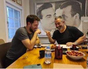 Diziden ayrılan ünlü oyuncuyu kaptı! Cem Yılmaz'ın sürpriz dizisinin yeni oyuncusu çok şaşırtacak! 10