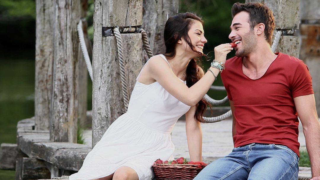 Demet Özdemir’i üne kavuşturan Çilek Kokusu bir Avrupa ülkesinde daha yayınlanacak! 7 Demet Özdemir’i üne kavuşturan Çilek Kokusu bir Avrupa ülkesinde daha yayınlanacak! 7