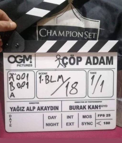 Engin Altan Düzyatan ile Elçin Sangu ikilisinin yeni dizisi Çöp Adam'a benzeyen bir başka dizi daha var! 8