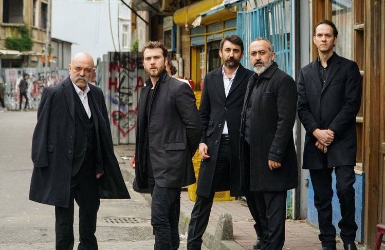 Çukur, ekrana vedasının birinci yıldönümünde sosyal medyada gündem oldu! 8