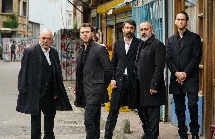 Böyle izleyici dostlar başına! Çukur dizisinin akıbeti de Aşk-ı Memnu gibi oldu! 8