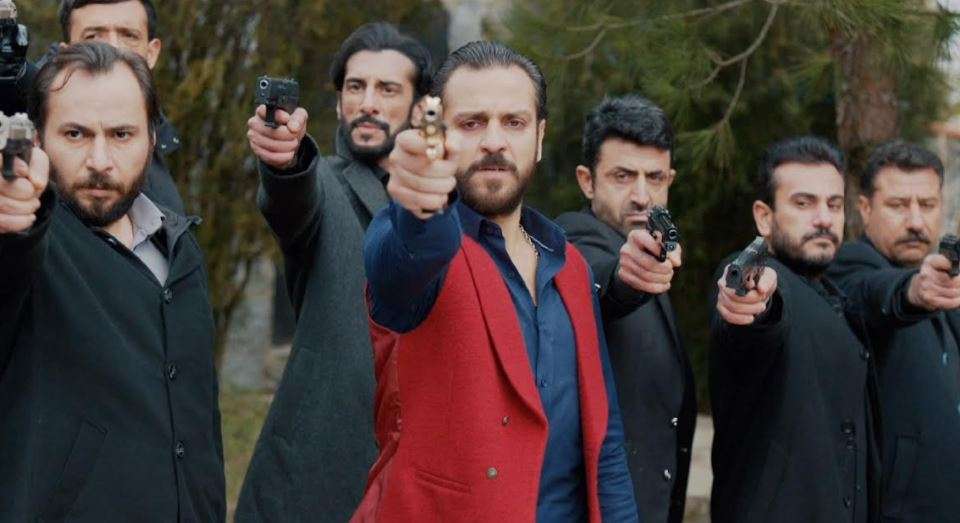 Çukur macerası bitmedi! Güzel haberi Aras Bulut İynemli verdi! 8