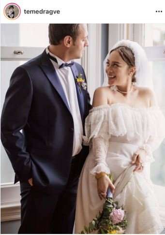 Ünlü Oyuncu Demet Evgar'ın bebeğinin cinsiyeti ve ismi belli oldu! 9