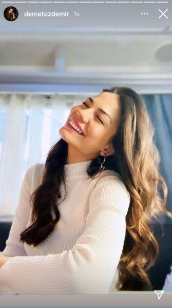 Tuba Büyüküstün, Demet Özdemir ve Farah Zeynep Abdullah, çok konuşulan 3 dizinin 3 oyuncusundan gülümseten set pozları... 10