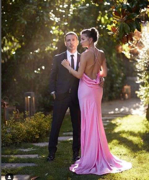 Demet Özdemir ve Oğuzhan Koç çifti nişan pastalarını kendileri yaptı! İşte o anlardan görüntüler!.. 7 Demet Özdemir ve Oğuzhan Koç çifti nişan pastalarını kendileri yaptı! İşte o anlardan görüntüler!.. 7