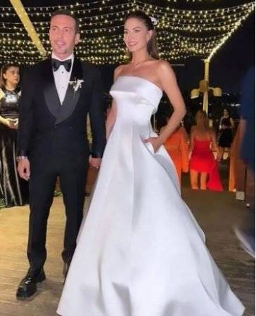 Demet Özdemir, masal gibi düğününün ardından masal kitaplarındaki gibi son sözü de söyledi! 8 Demet Özdemir, masal gibi düğününün ardından masal kitaplarındaki gibi son sözü de söyledi! 8