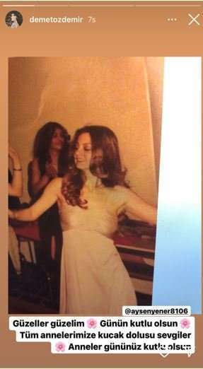 Demet Özdemir, yıllar öncesinden bir fotoğrafla güzelliğini, edasını annesinden almış dedirtti! 8 Demet Özdemir, yıllar öncesinden bir fotoğrafla güzelliğini, edasını annesinden almış dedirtti! 8