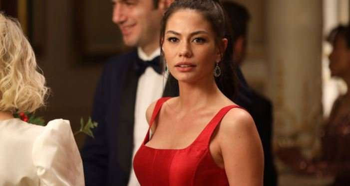 Dünyayla Benim Aramda dizisinin setinde Demet Özdemir'e şaşkınlık yaşatan kişi bakın kimdi? 7