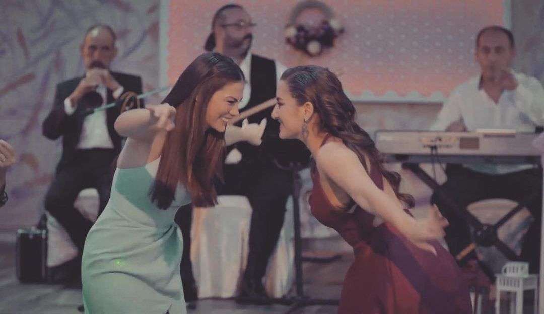 Demet Özdemir'den Naz Göktan'a büyük jest! 1 Demet Özdemir'den Naz Göktan'a büyük jest! 1