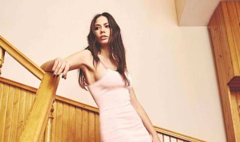 Demet Özdemir'i yeni dizisi Dünyayla Benim Aramda'da nasıl bir rolde izleyeceksiniz? 7