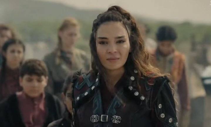 Ebru Şahin'in yeni anlaşması ile iyi mi yaptı yoksa kariyeri için kötü mü oldu? 8 Ebru Şahin'in yeni anlaşması ile iyi mi yaptı yoksa kariyeri için kötü mü oldu? 8