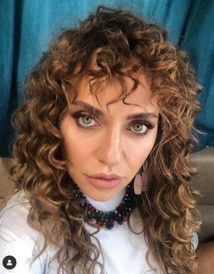 İddialı komedi filmi Mükemmel Aile'nin karakterleri ortaya çıkmaya başladı!.. 7