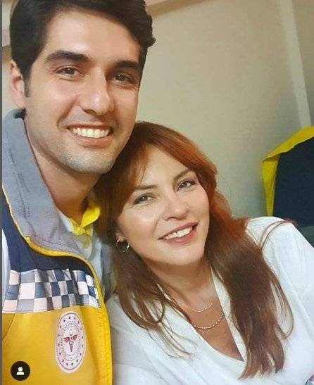 TRT'in Kasaba Doktoru dizisinin iki oyuncusu arasındaki ilginç tesadüfe bakın! 7