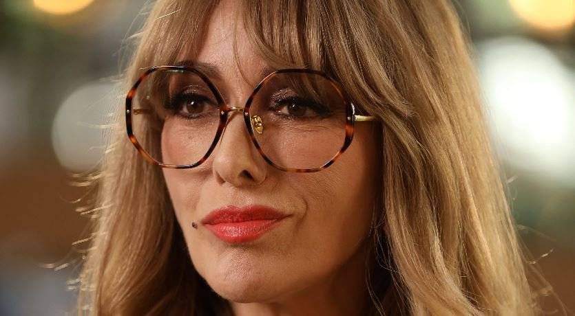 Demet Özdemir'i bambaşka göreceğiniz Dünyayla Benim Aramda dizisinden beklenen müjde geldi! 12