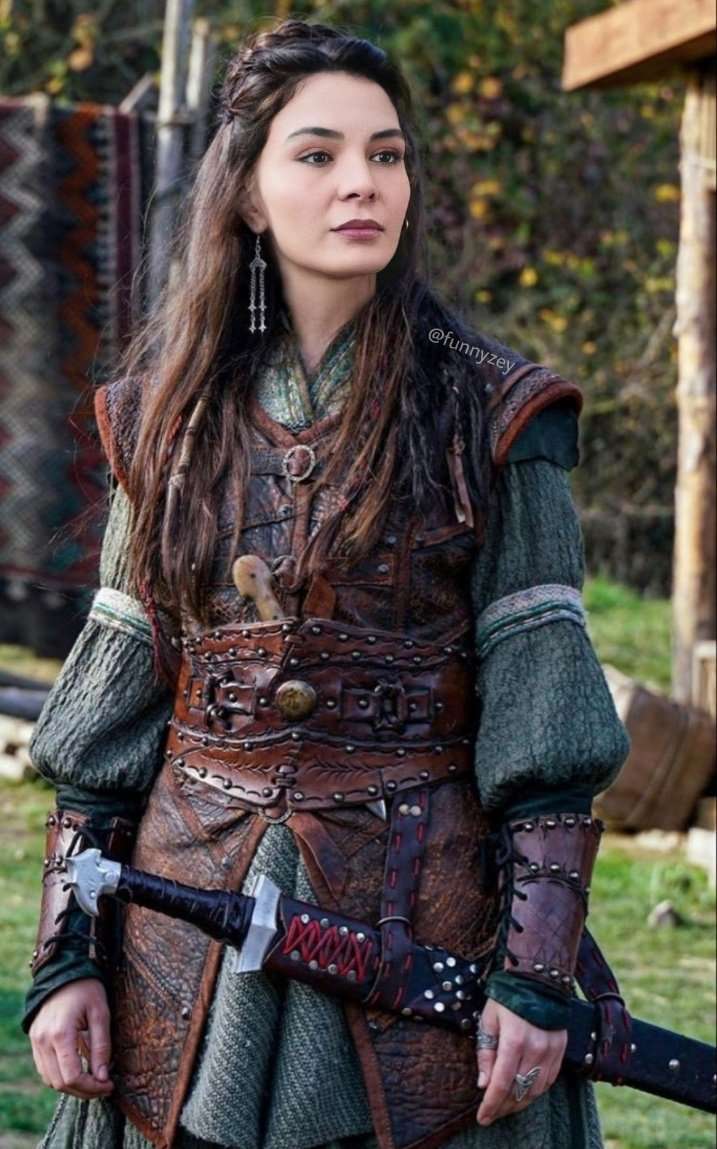 Ebru Şahin, yeni dizisi Destan'ın hikayesinden çok etkilendi! 8