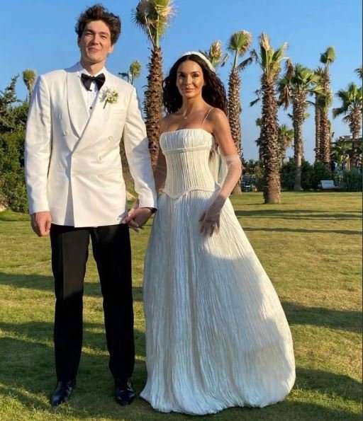 Ebru Şahin ve Cedi Osman'ın Çeşme'deki düğünleri çılgınca bir eğlenceye sahne oldu! 9 Ebru Şahin ve Cedi Osman'ın Çeşme'deki düğünleri çılgınca bir eğlenceye sahne oldu! 9