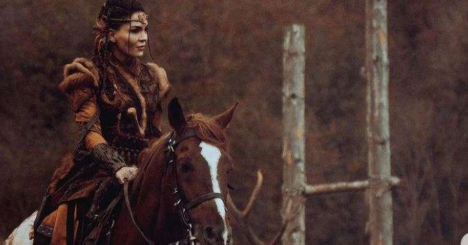 Ebru Şahin'in, Hercai'den sonra Destan'da herkesi şaşkına çeviren sahneleri! 13