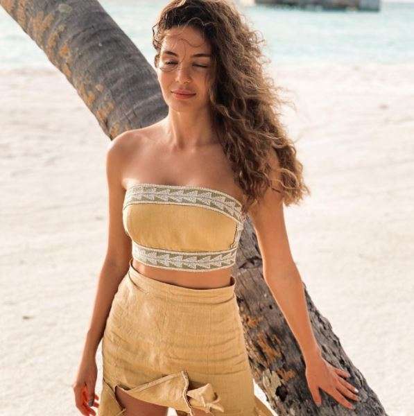 Ebru Şahin dizi anlaşmasını duyurdu, Destan dizisinin heyecanı sardı! 7 Ebru Şahin dizi anlaşmasını duyurdu, Destan dizisinin heyecanı sardı! 7