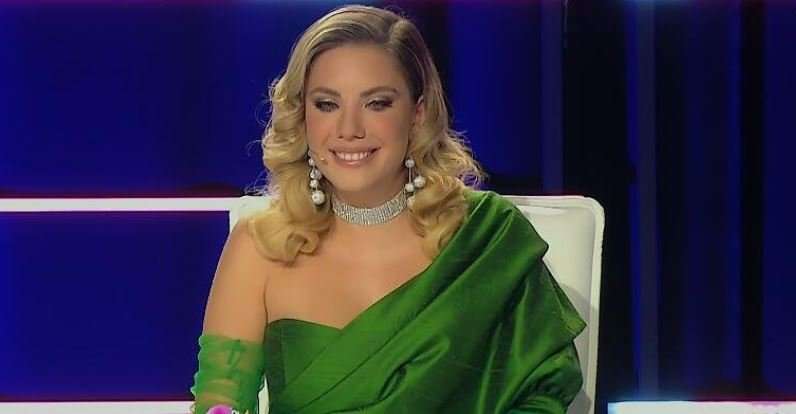 Eda Ece ile Fox TV karşılıklı jest yaptı! Eda Ece hayranlarını mest etti! 10