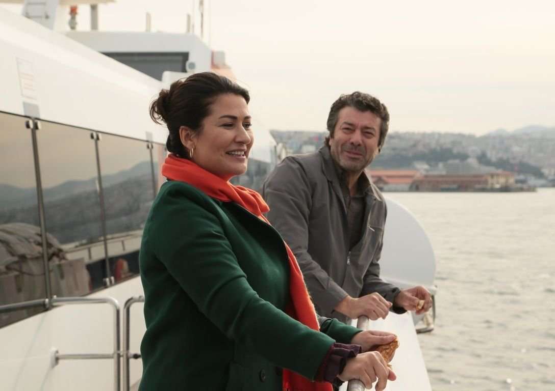 Uraz Kaygılaroğlu ve Bestemsu Özdemir’i bir araya getiren Ege’nin Hamsisi yeniden ekranda! 42