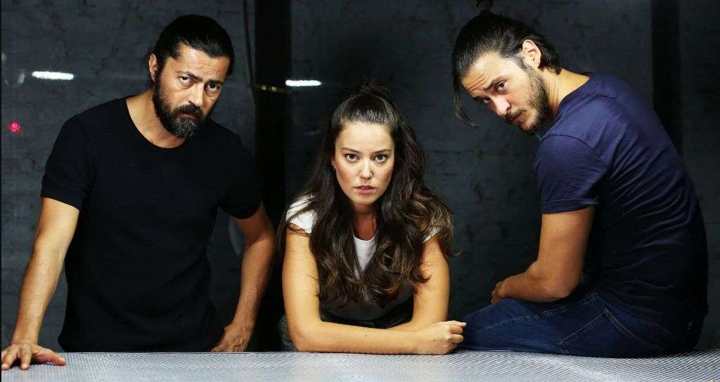 Hayranlarına müjde! Bir zamanların çok sevilen Çember dizisi yeniden çekiliyor! 9 Hayranlarına müjde! Bir zamanların çok sevilen Çember dizisi yeniden çekiliyor! 9