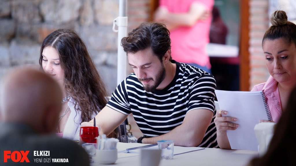 Sevda Erginci'yi başrole taşıyan El Kızı dizisi start aldı! 10