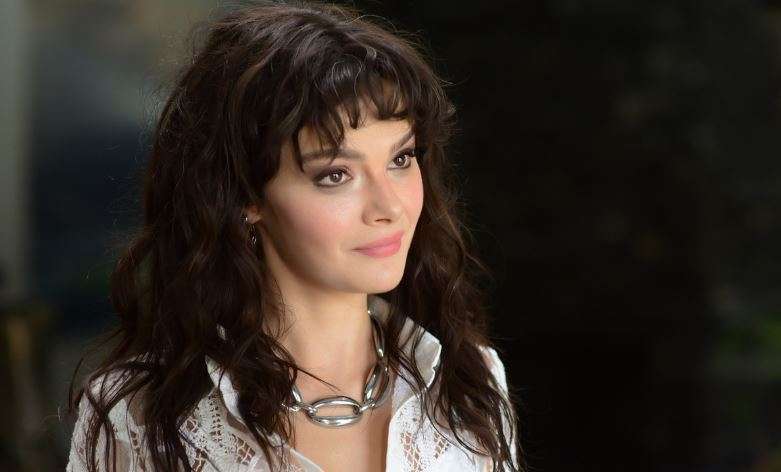 Sinem Ünsal ve Şebnem Bozoklu sıra dışı bir dizi ile herkesi şaşırtacak! 9