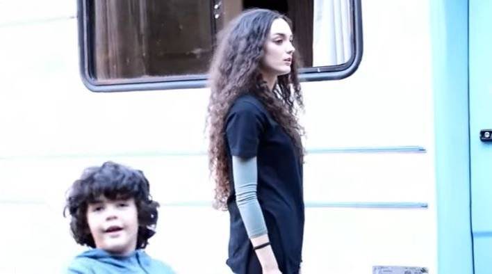 Sıla Türkoğlu'nun bıraktığı Emanet dizisine, Gürcü güzel Nanuka Stambolishvili imzasını atıyor! 8