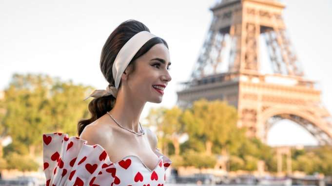 Netflix’in pandemi döneminde ilaç gibi gelen dizisi Emily in Paris’ten güzel haber! 8