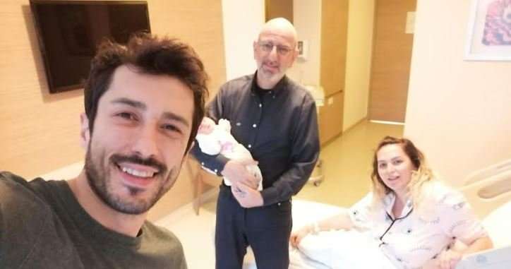 Beni Bırakma dizisinin Tarık'ı Emrah Akduman baba oldu, işte bebeğiyle ilk poz! 7 Beni Bırakma dizisinin Tarık'ı Emrah Akduman baba oldu, işte bebeğiyle ilk poz! 7