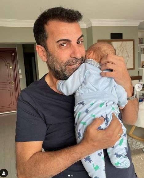 Oyuncu Emre Karayel'in minik oğlu da babasıyla aynı kaderi yaşıyor!.. 9 Oyuncu Emre Karayel'in minik oğlu da babasıyla aynı kaderi yaşıyor!.. 9