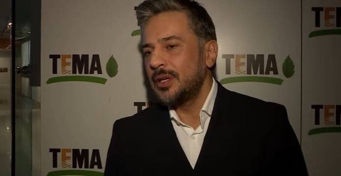 Yalı Çapkını dizisiyle yeniden ekrana dönen Emre Altuğ karizmasıyla sosyal medyanın diline düştü! 9