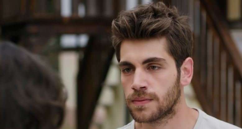 Emre Bey için aşk huzur demek! Yakışıklı oyuncu şu günlerde çok da huzurlu olduğunu belirtti! 44 Emre Bey için aşk huzur demek! Yakışıklı oyuncu şu günlerde çok da huzurlu olduğunu belirtti! 44