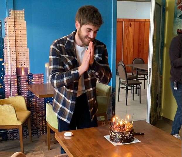 Doğum günü sürprizi ile şaşıran Emre Bey'den iki güzel dilek! 7