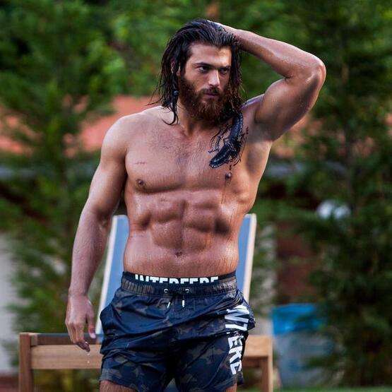 İtalya'yı fetheden Can Yaman, bu kez Macaristan'a çıkarma yaptı! 7