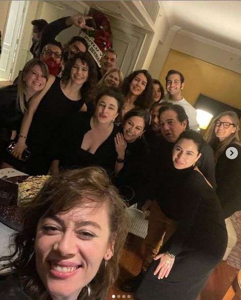 Demet Evgar, yakın arkadaşı Esra Dermancıoğlu'nun ilginç doğum günü pastasını sosyal medyadan ifşa etti! 11 Demet Evgar, yakın arkadaşı Esra Dermancıoğlu'nun ilginç doğum günü pastasını sosyal medyadan ifşa etti! 11