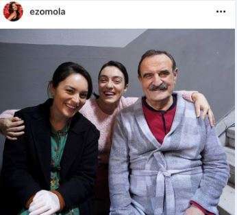 Masumlar Apartmanı setinden sımsıcak bir kare! Hazal Kaya'dan manevi abisine jest! Beren Saat'ten ilk kar heyecanı! 10
