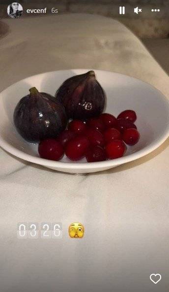 İkinci çocuğuna hamile olan ünlü oyuncu Fahriye Evcen fena şekilde aşeriyor!.. 7 İkinci çocuğuna hamile olan ünlü oyuncu Fahriye Evcen fena şekilde aşeriyor!.. 7