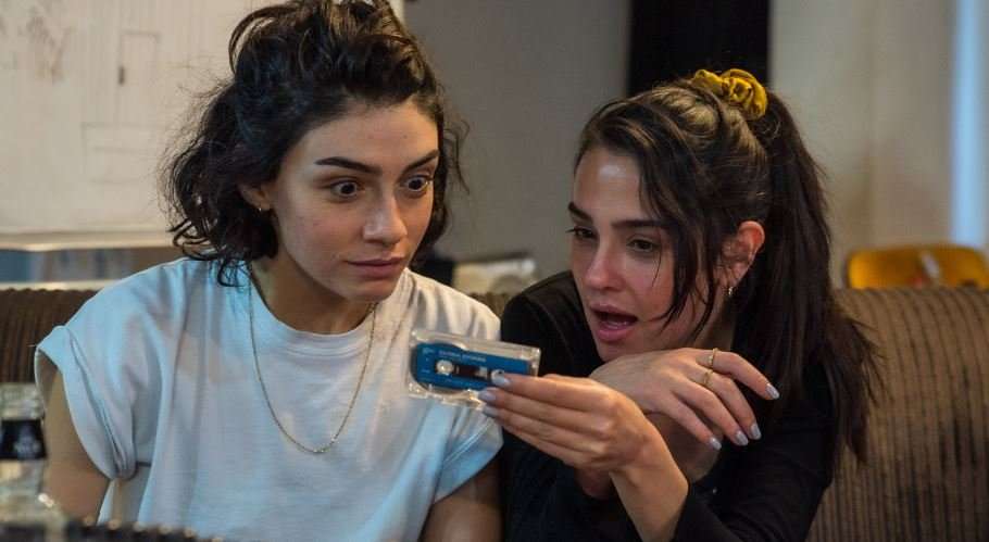 Dizilere ara veren Hazar Ergüçlü mutluluk saçtı, sahne deneyimi çok değiştirdi! 12