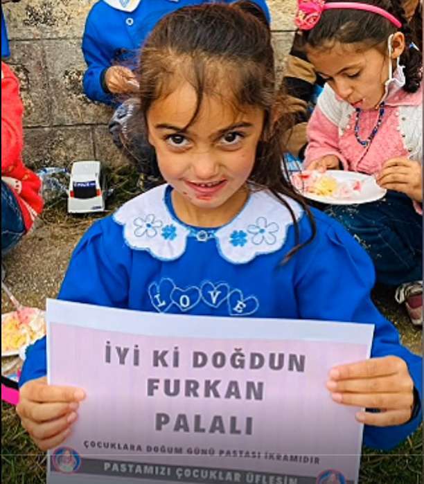 Bir Zamanlar Çukurova'nın Fikret'i Furkan Palalı miniklerin kalbini kazandı! 7