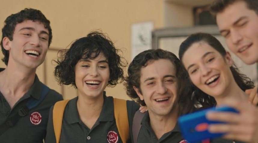 Gelsin Hayat Bildiği Gibi dizisinin genç oyuncuları kısa sürede çok iyi uyum yakaladı! 7 Gelsin Hayat Bildiği Gibi dizisinin genç oyuncuları kısa sürede çok iyi uyum yakaladı! 7