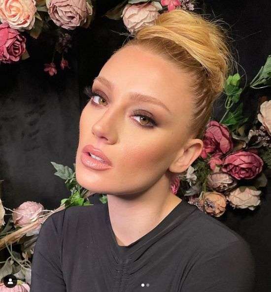 Alparslan'ın Evdokya'sı Gizem Karaca estetiğim yok dedi ama paylaşımına yapılan yorumlar kafa karıştırdı! 8 Alparslan'ın Evdokya'sı Gizem Karaca estetiğim yok dedi ama paylaşımına yapılan yorumlar kafa karıştırdı! 8