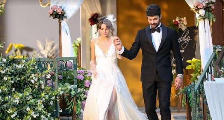 Gizli Saklı bitti ama Sinem Ünsal'ın sürprizleri bitmek bilmiyor! 7