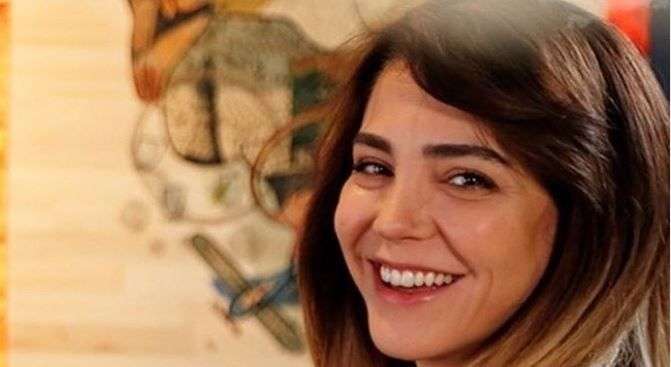 Zümrüdüanka'da tepki çeken Gökçe Eyüboğlu, yeni dizisini yine Fox TV'de buldu! 7 Zümrüdüanka'da tepki çeken Gökçe Eyüboğlu, yeni dizisini yine Fox TV'de buldu! 7
