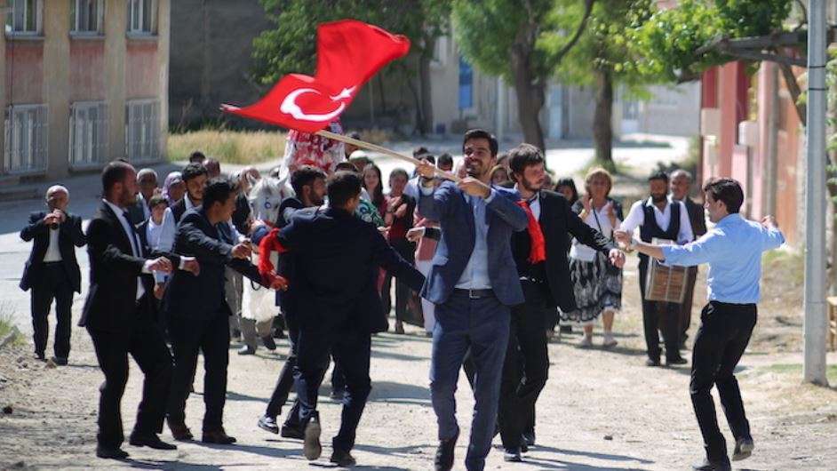 Gönül Dağı dizisi geriye sarıyor, hem şaşırtacak hem eğlendirecek 8